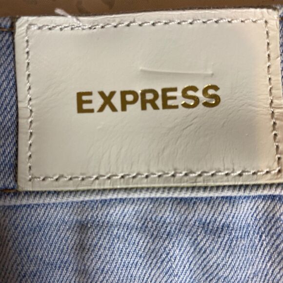Express Mom Jean Super High Rise Women's Size 10 Ripped Raw Hem Light Wash - Picture 6 of 10